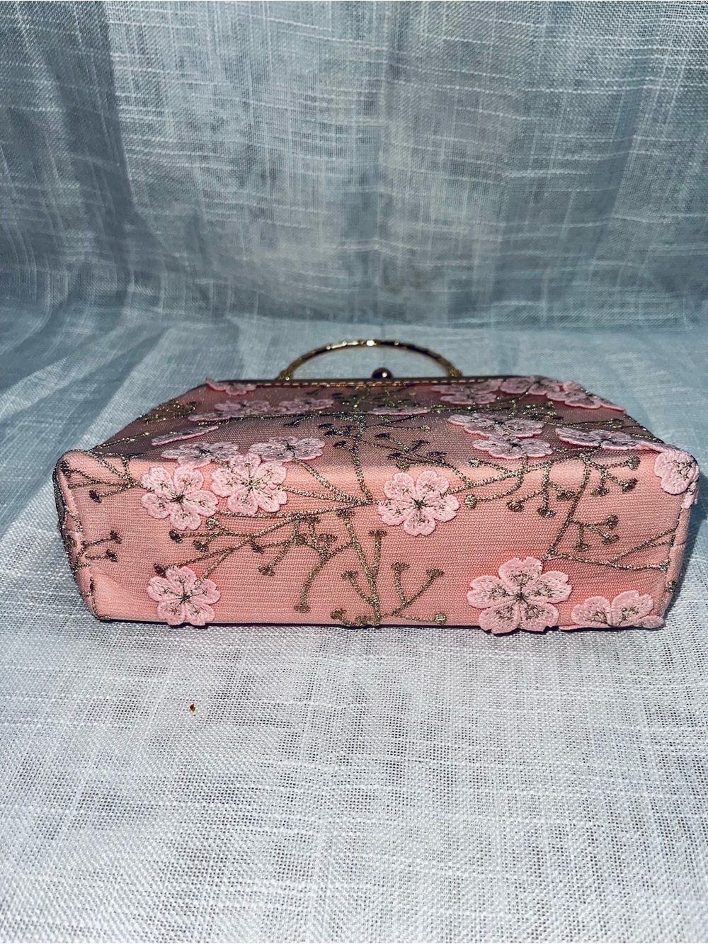Elegant Pink Floral Embroidered Handbag - Picture 4 of 4